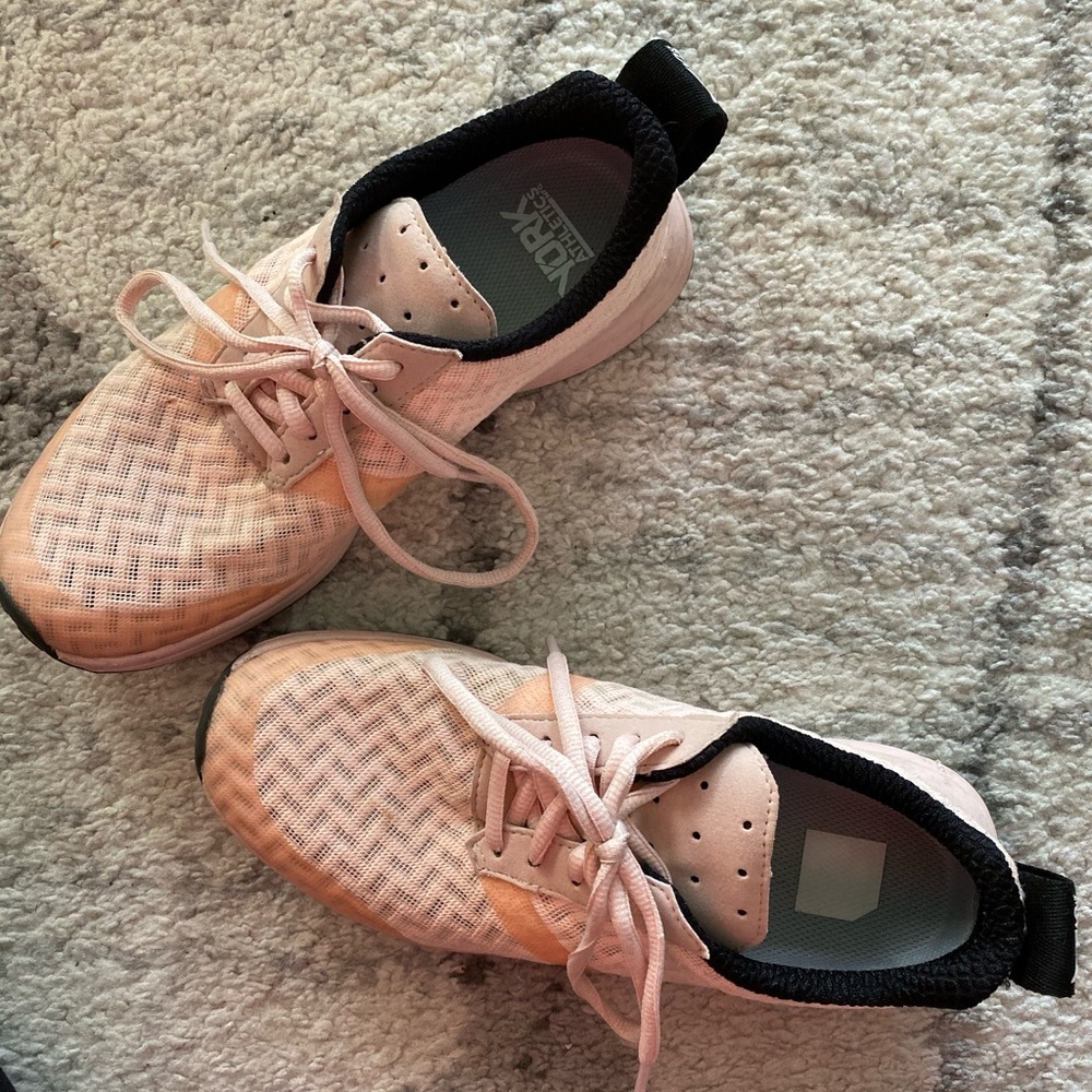 Palm pink chevron sneakers - Picture 2 of 5